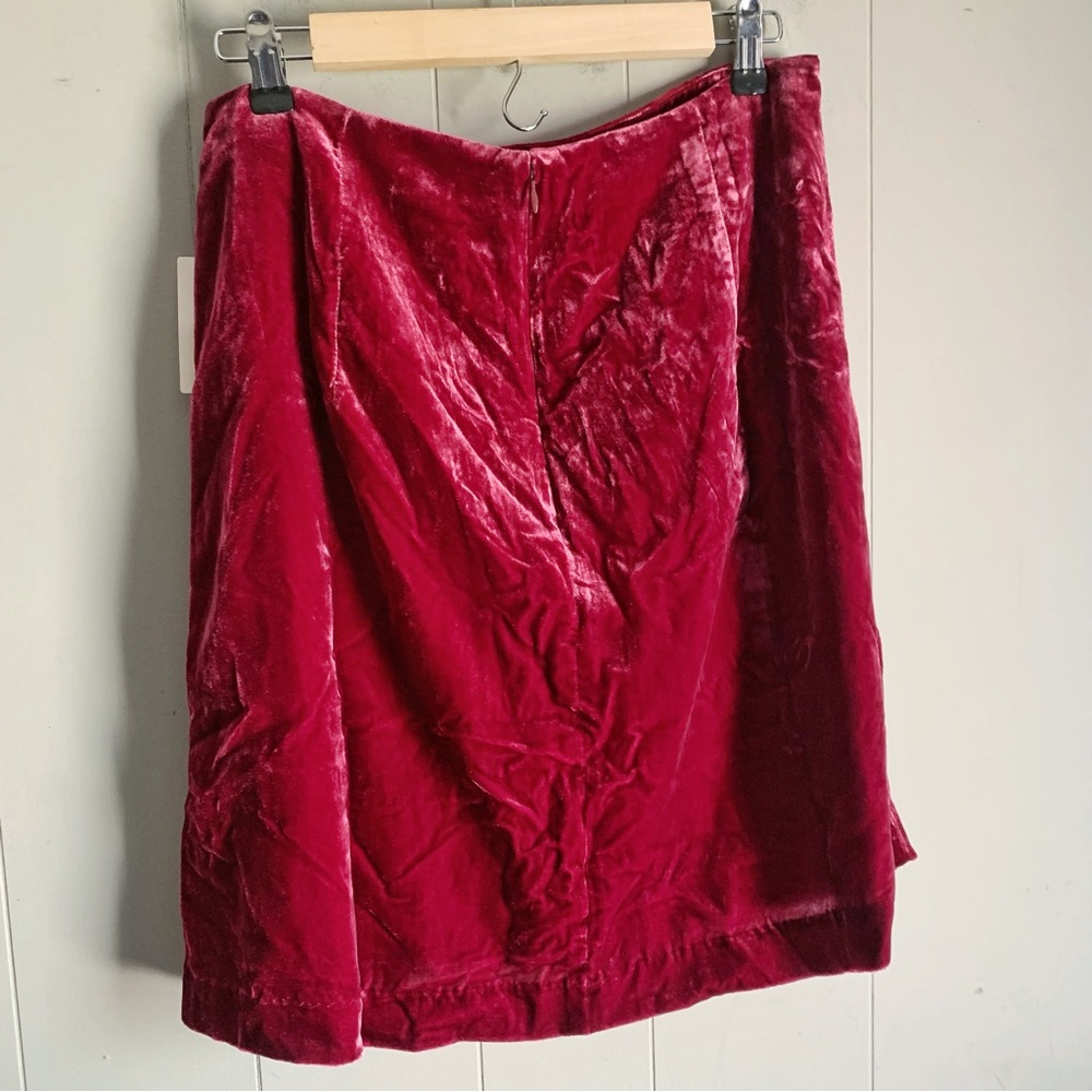ANTHROPOLOGIE Connie Crushed Red Velvet Mini Skirt Ruched Side Slit - Picture 5 of 7
